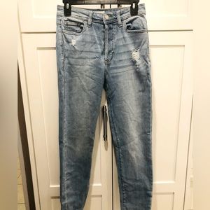 Cello Jeans Women’s Size 3 Mid Rise Medium Wash Blue Jeans Denim